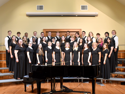 Group photo of Pitt-Greensburg Chorale and Chamber Singers